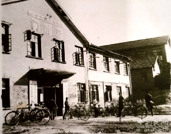 湖北醫(yī)學院咸寧分院附屬醫(yī)院（咸寧專署人民醫(yī)院）門診部_副本.png.png