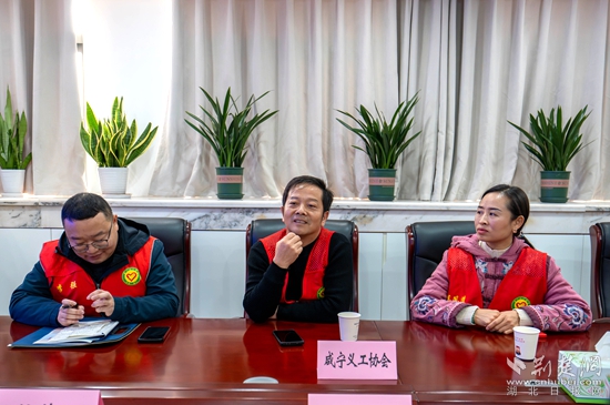 義工協(xié)會愛心人士座談.jpg